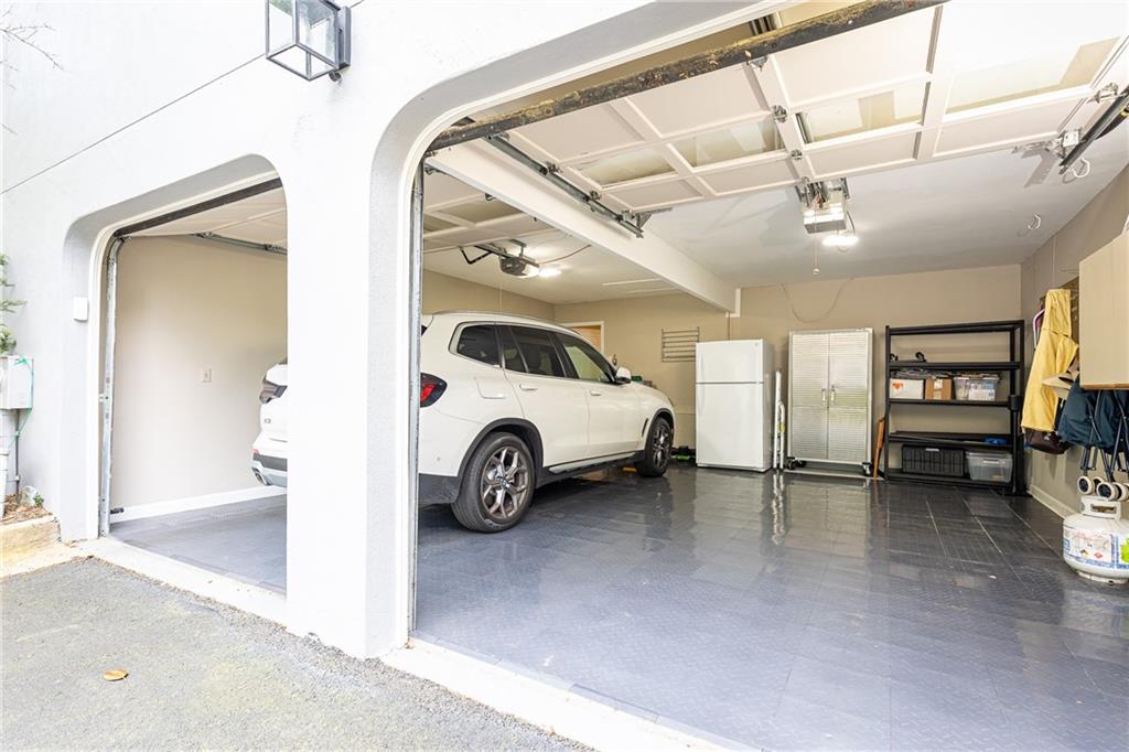 3910 Ashford Lake Court NE