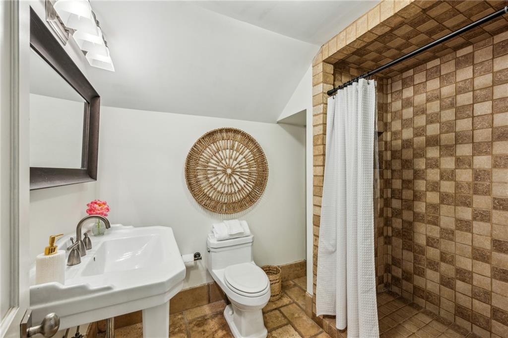 901 United Avenue SE