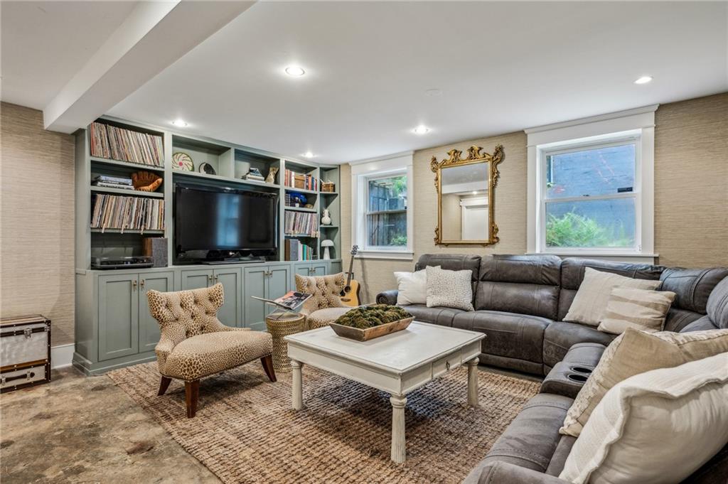 901 United Avenue SE