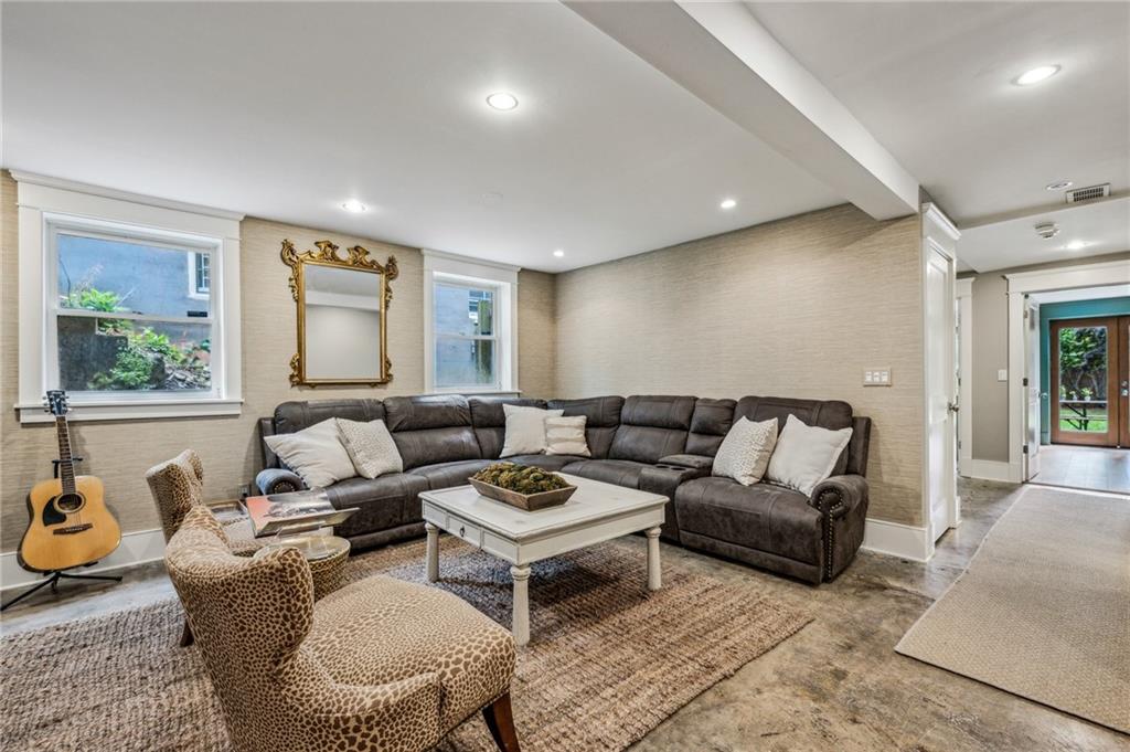 901 United Avenue SE