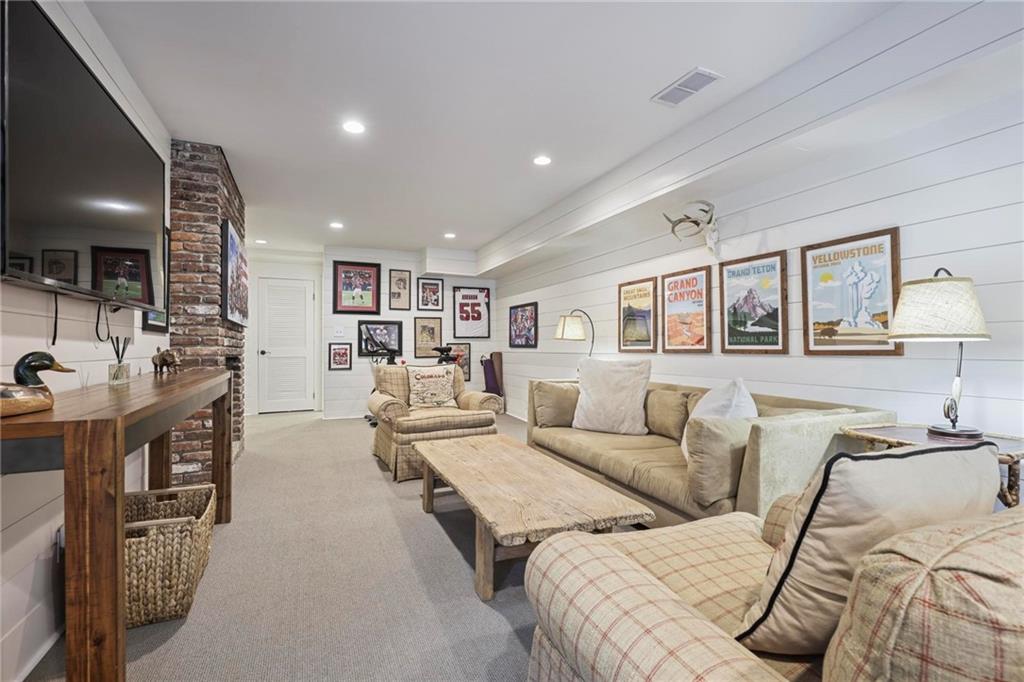 3251 Pinestream Road NW