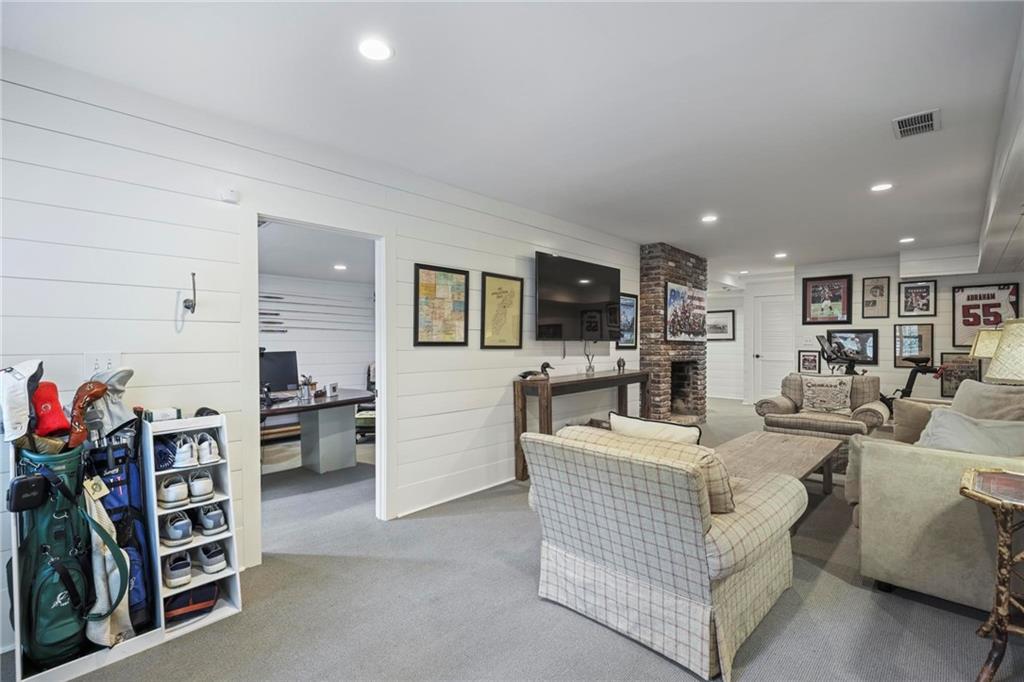 3251 Pinestream Road NW