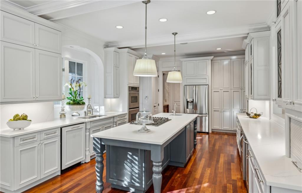 1031 Eulalia Road NE