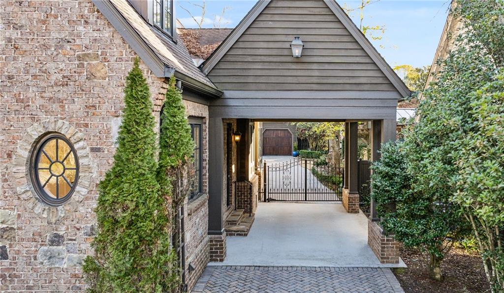 1031 Eulalia Road NE