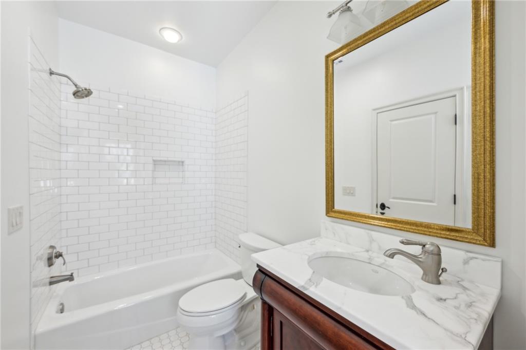 1031 Eulalia Road NE