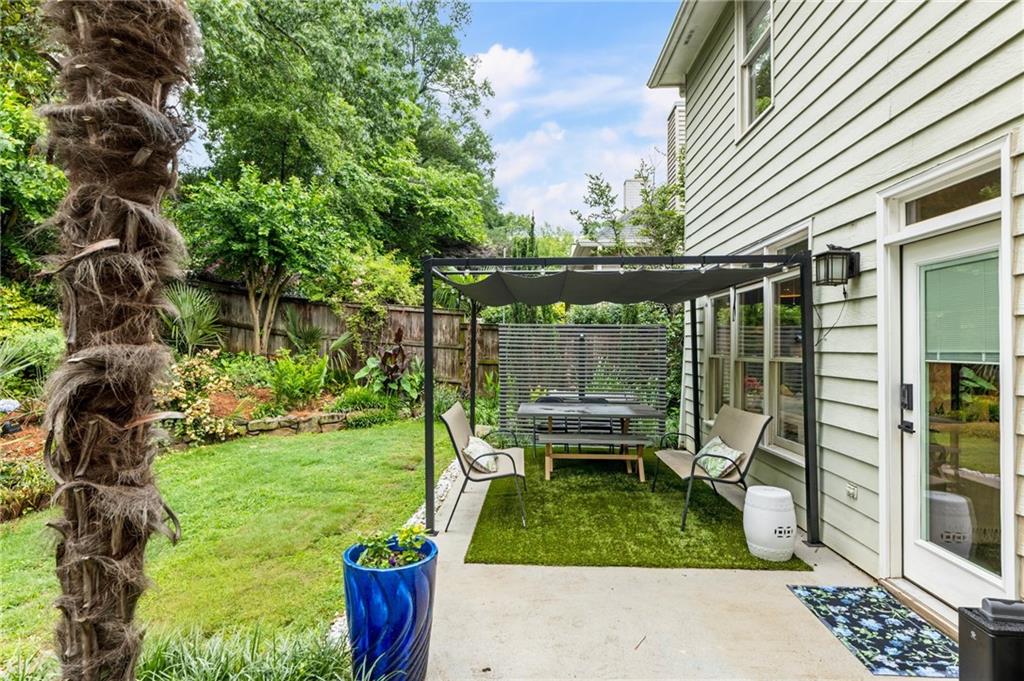1450 Crescent Walk