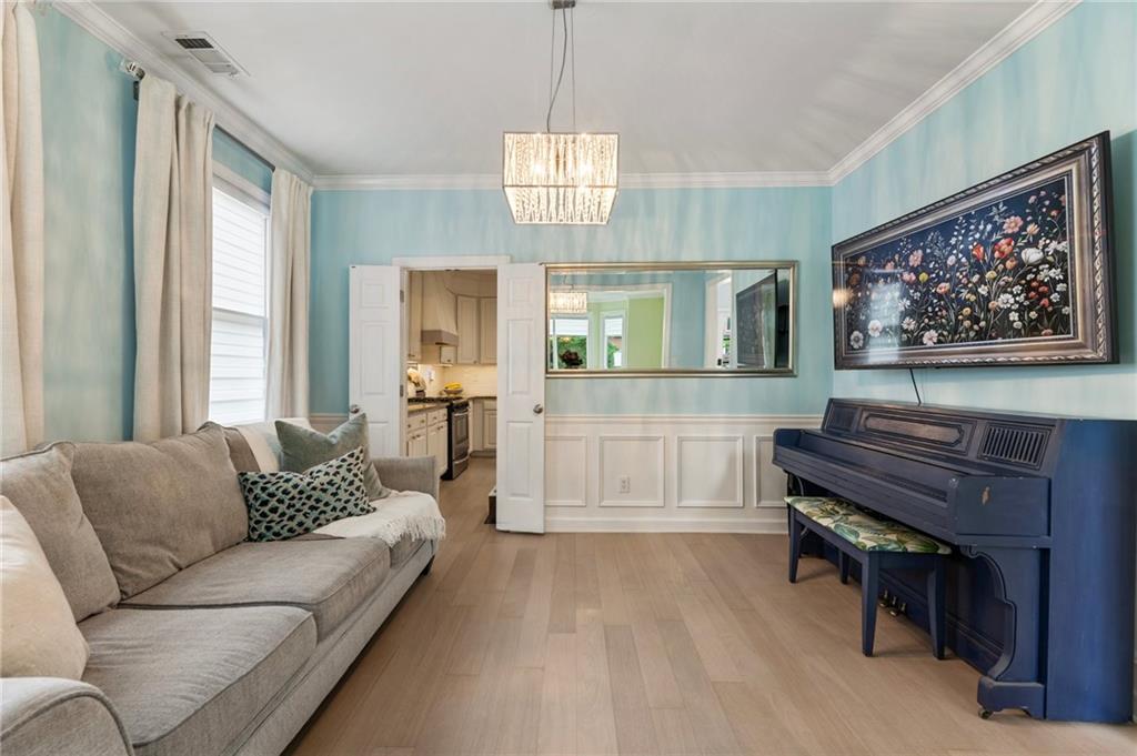 1450 Crescent Walk