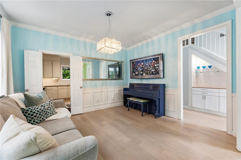 1450 Crescent Walk