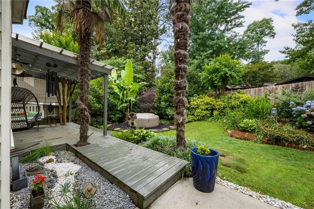 1450 Crescent Walk
