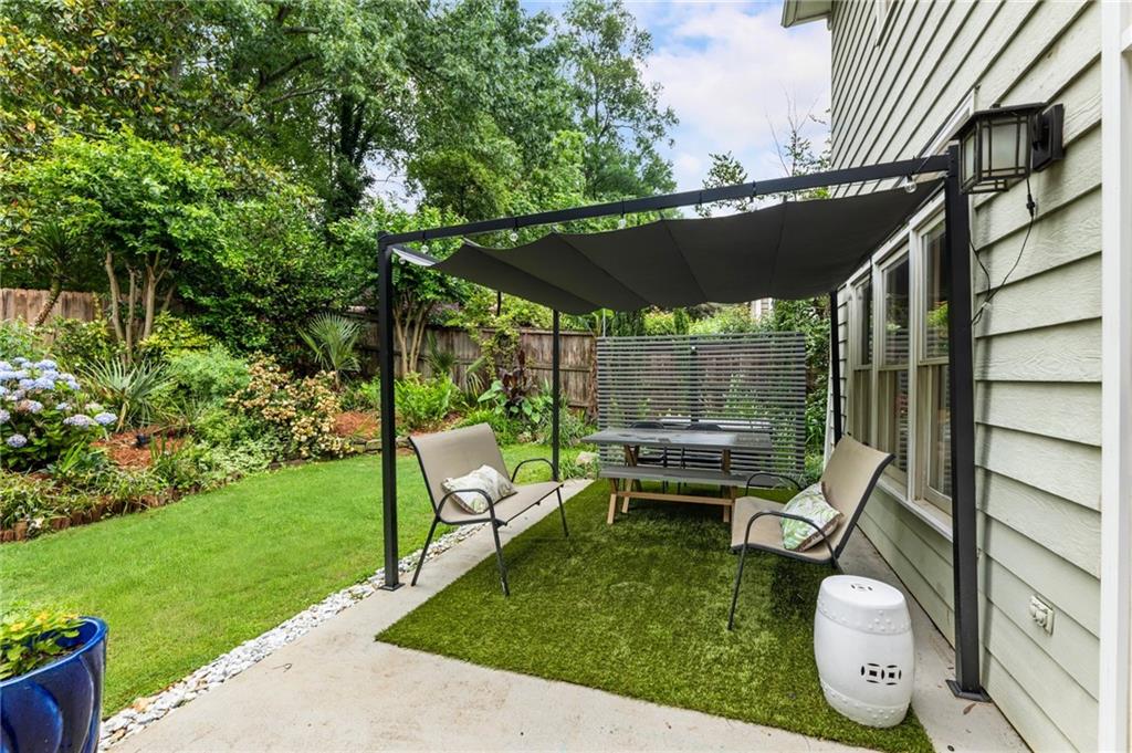 1450 Crescent Walk