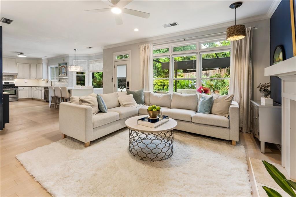 1450 Crescent Walk