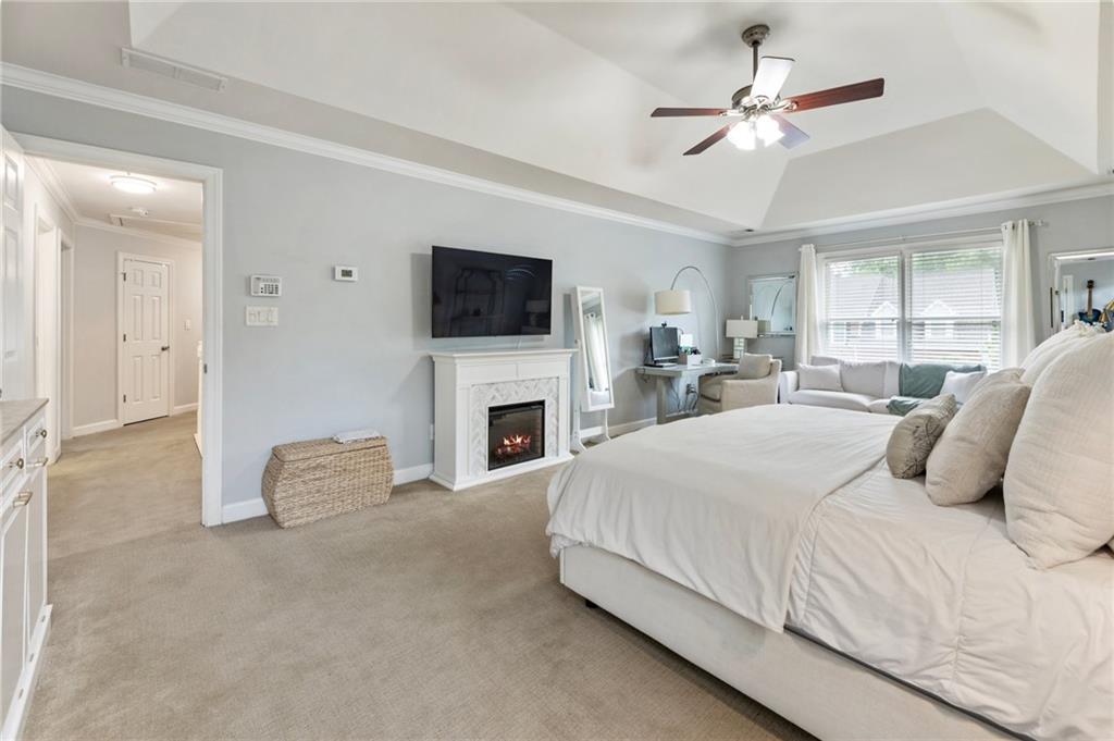 1450 Crescent Walk