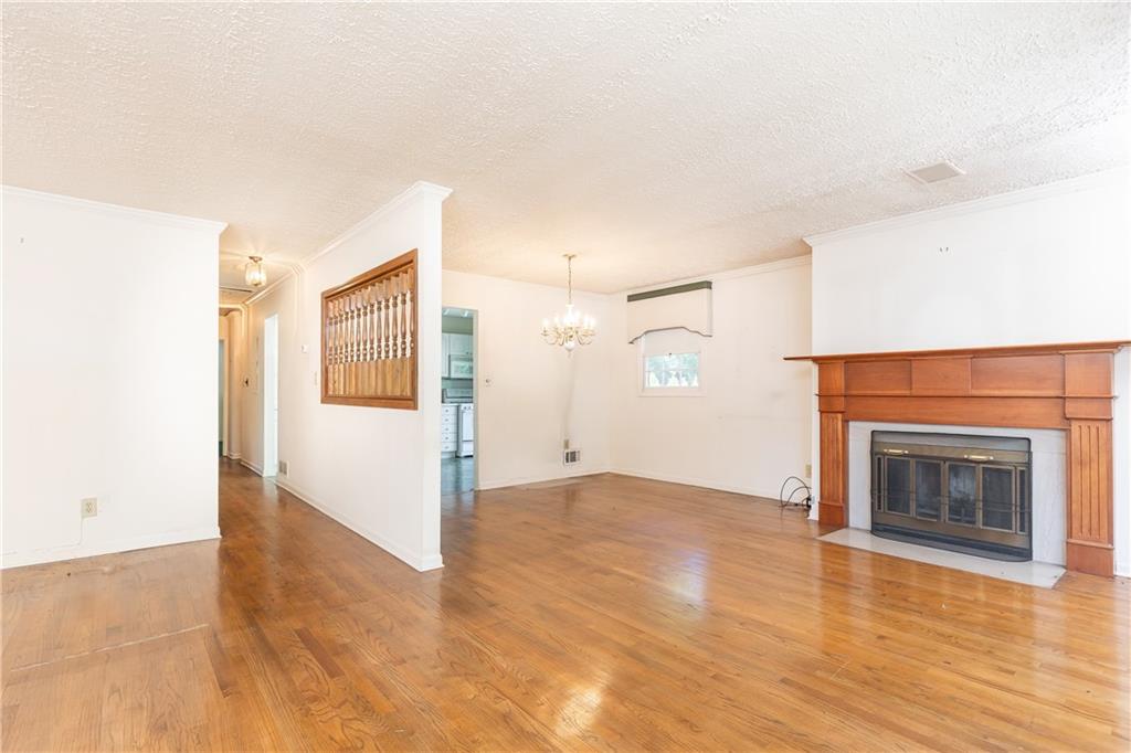 746 Gladstone Road NW