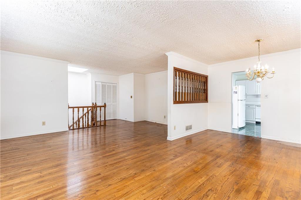 746 Gladstone Road NW