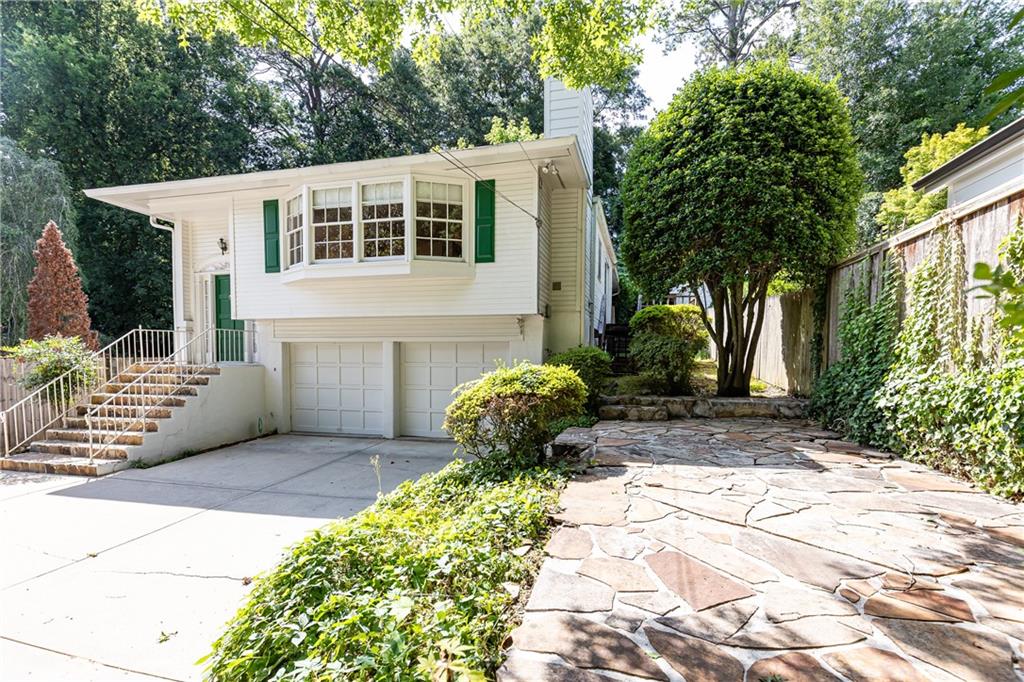 746 Gladstone Road NW