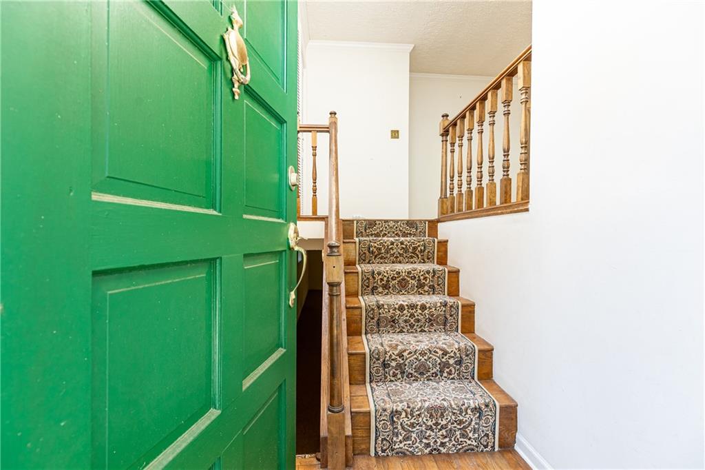 746 Gladstone Road NW