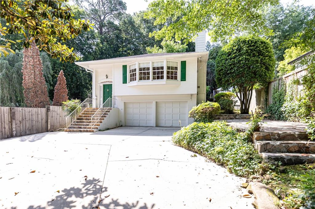 746 Gladstone Road NW