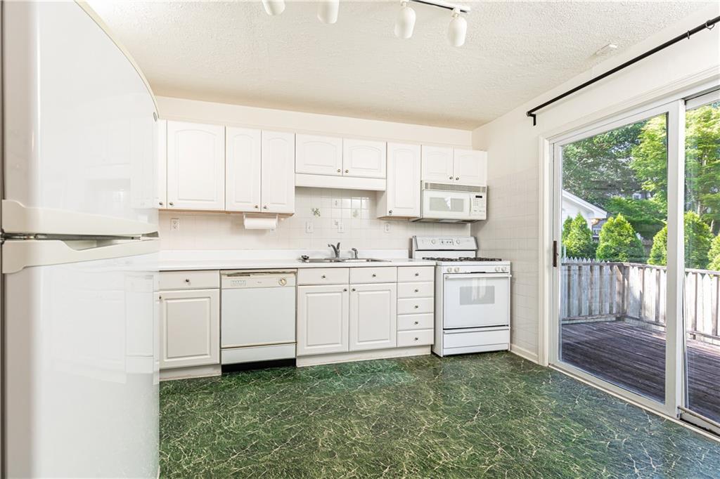 746 Gladstone Road NW