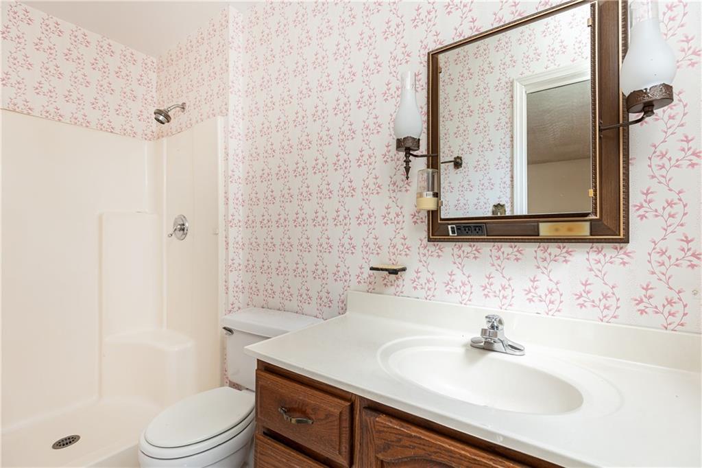 746 Gladstone Road NW