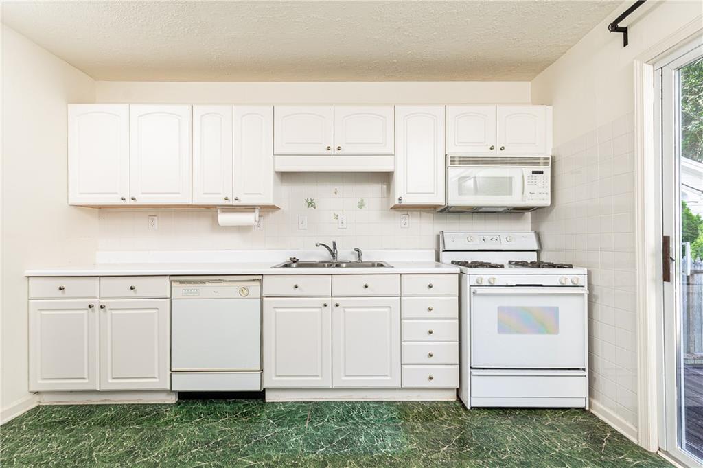 746 Gladstone Road NW