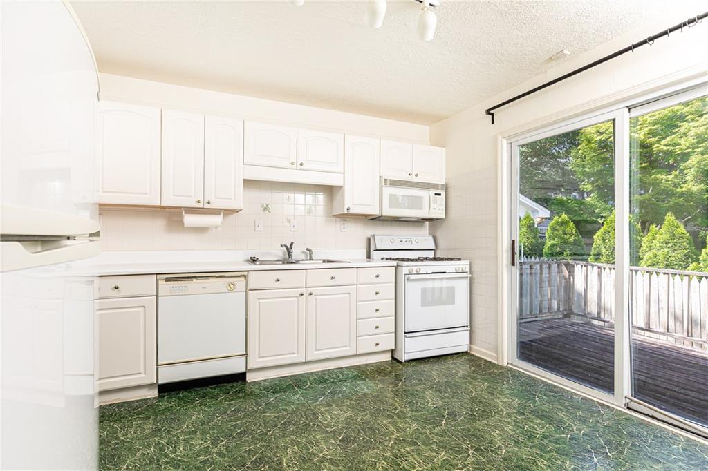 746 Gladstone Road NW