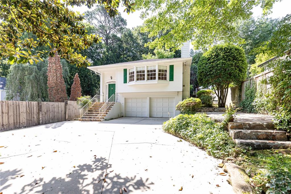 746 Gladstone Road NW