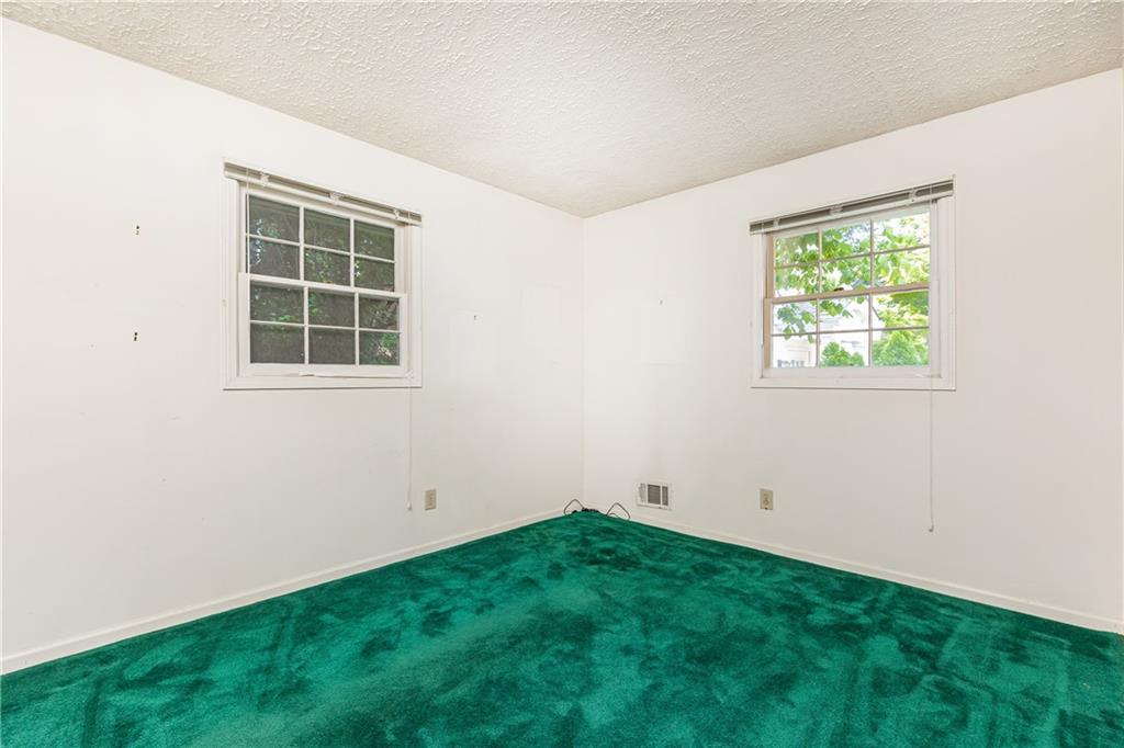 746 Gladstone Road NW