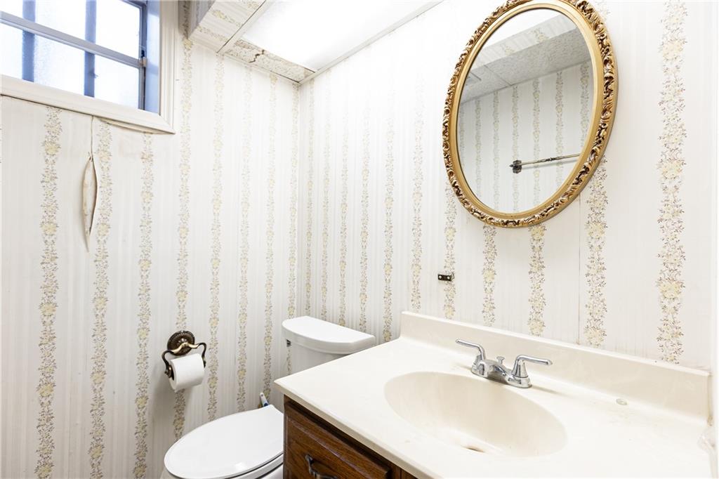 746 Gladstone Road NW