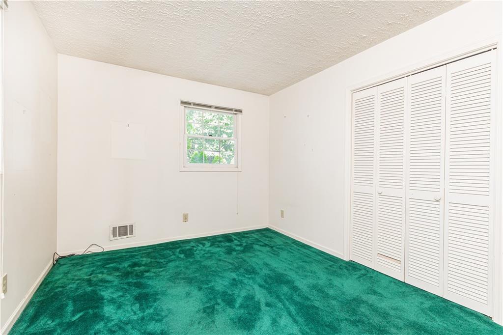 746 Gladstone Road NW