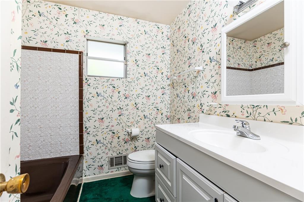 746 Gladstone Road NW