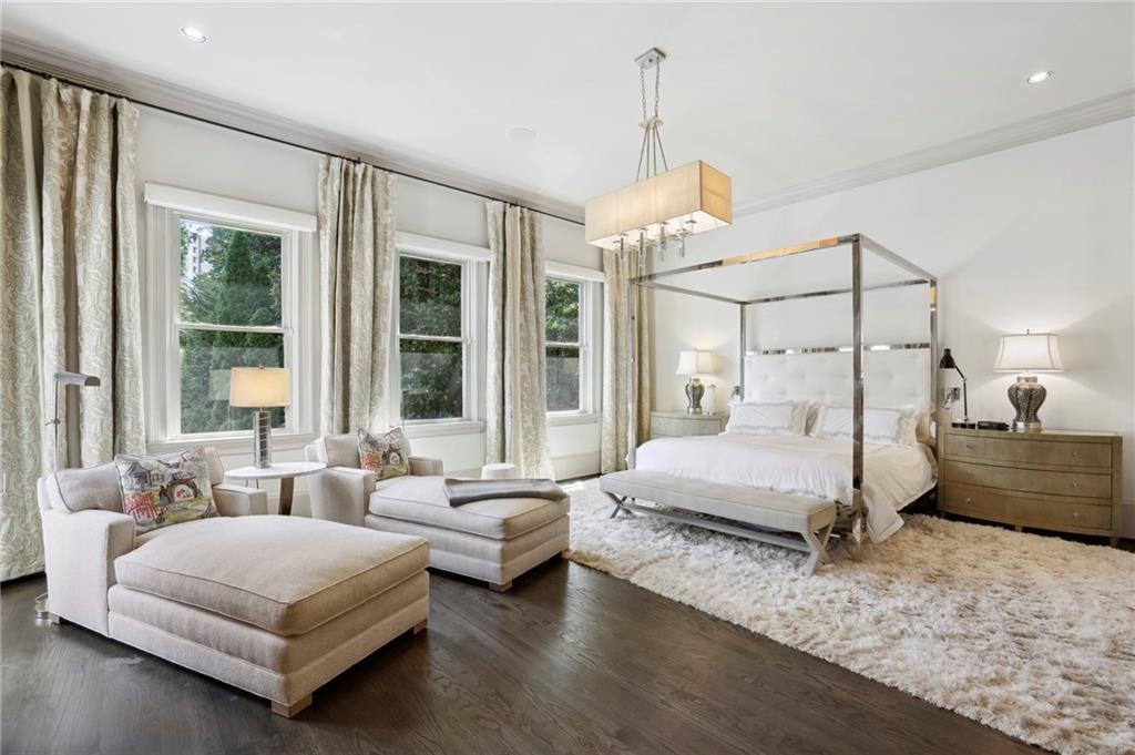 2883 Andrews Drive NW