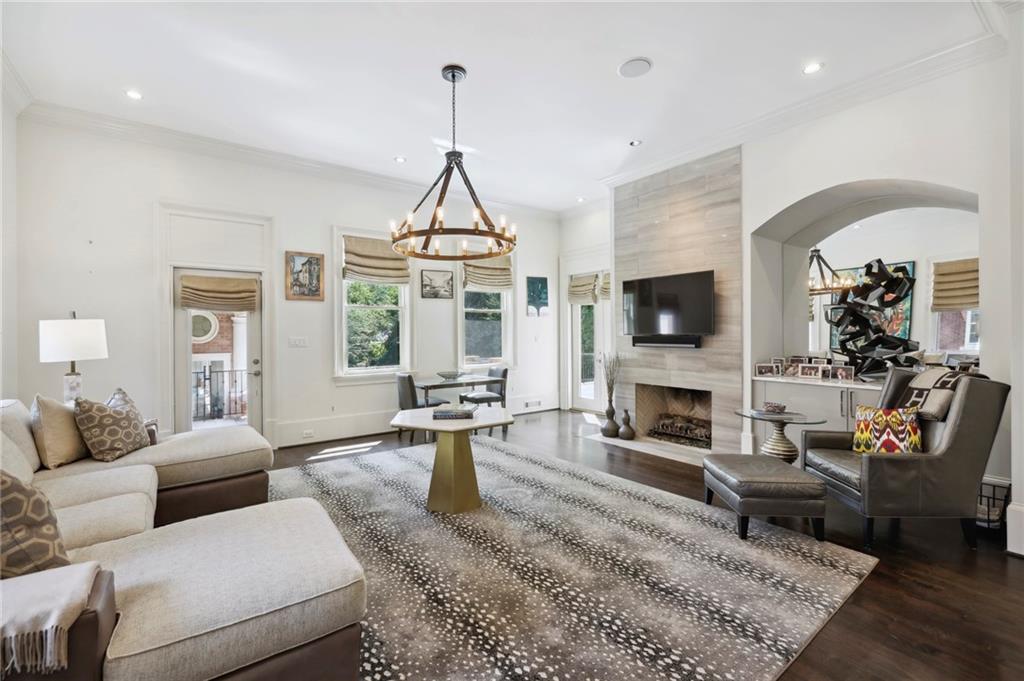 2883 Andrews Drive NW