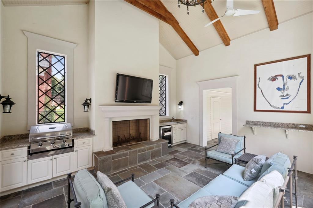 2883 Andrews Drive NW