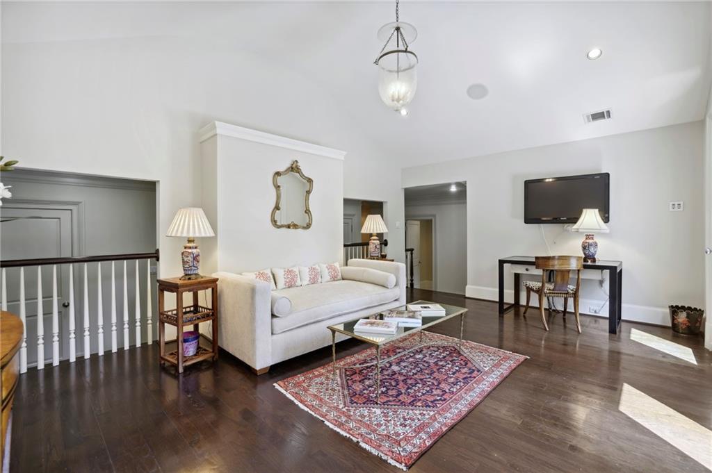 2883 Andrews Drive NW