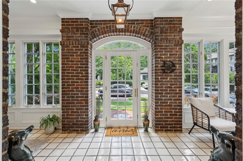 16 Walker Terrace NE