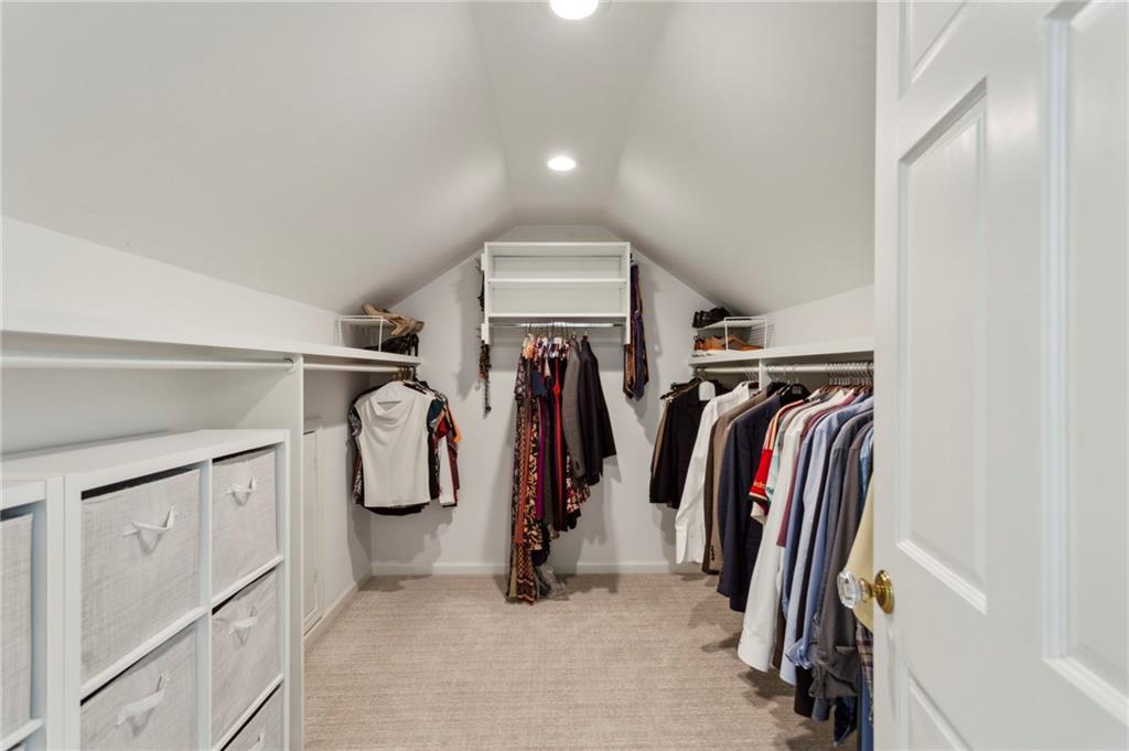 16 Walker Terrace NE