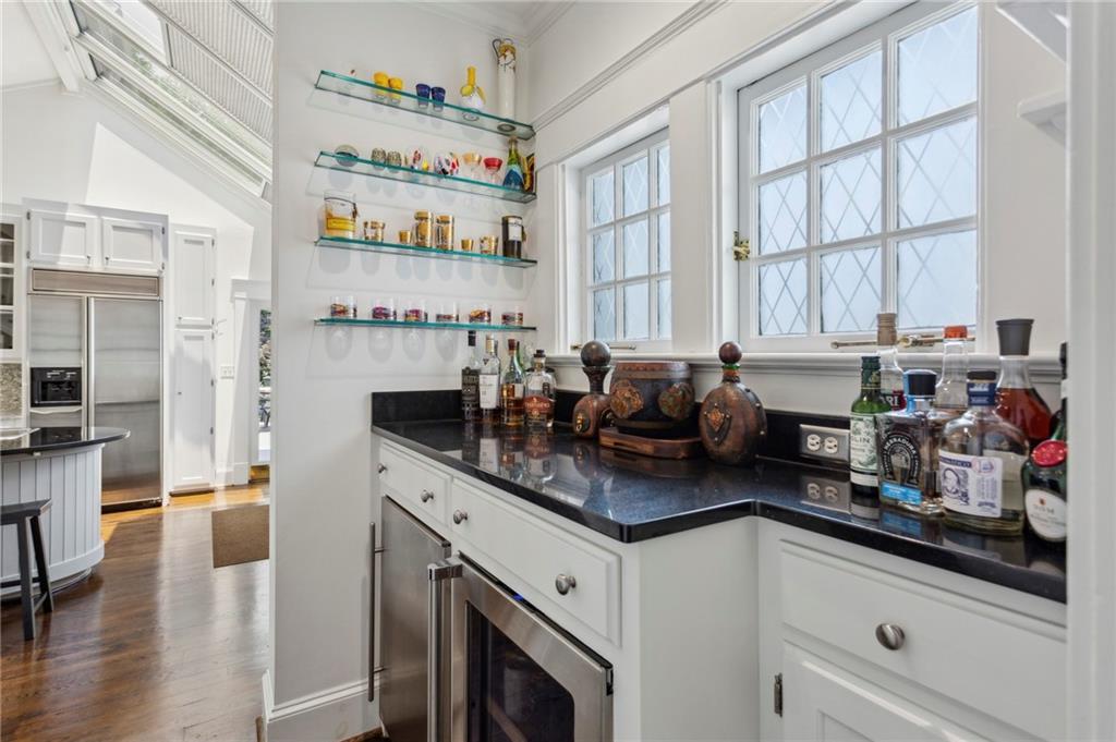 16 Walker Terrace NE