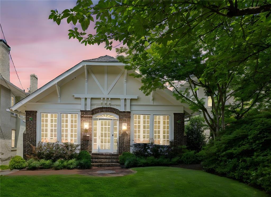 16 Walker Terrace NE