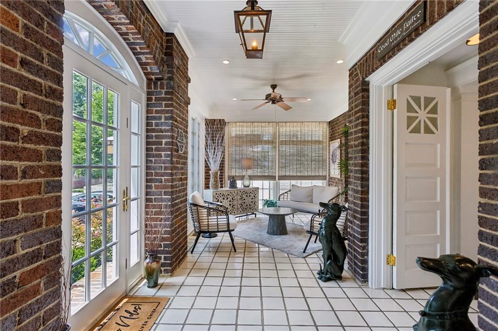 16 Walker Terrace NE