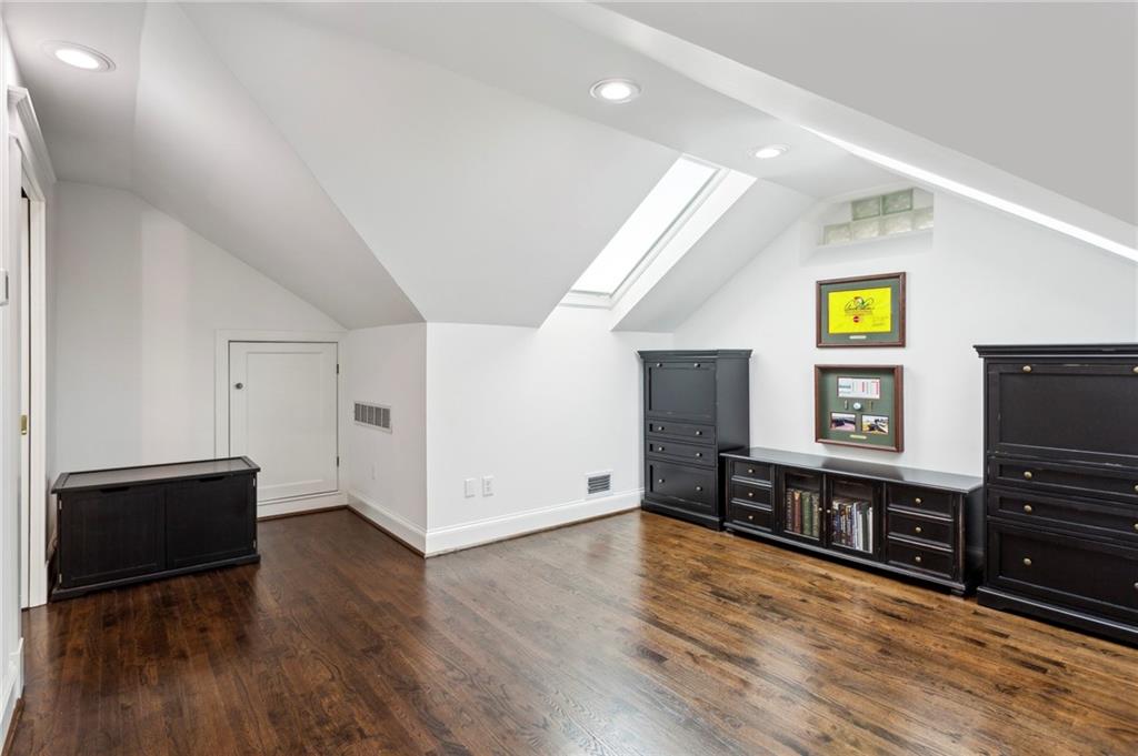 16 Walker Terrace NE