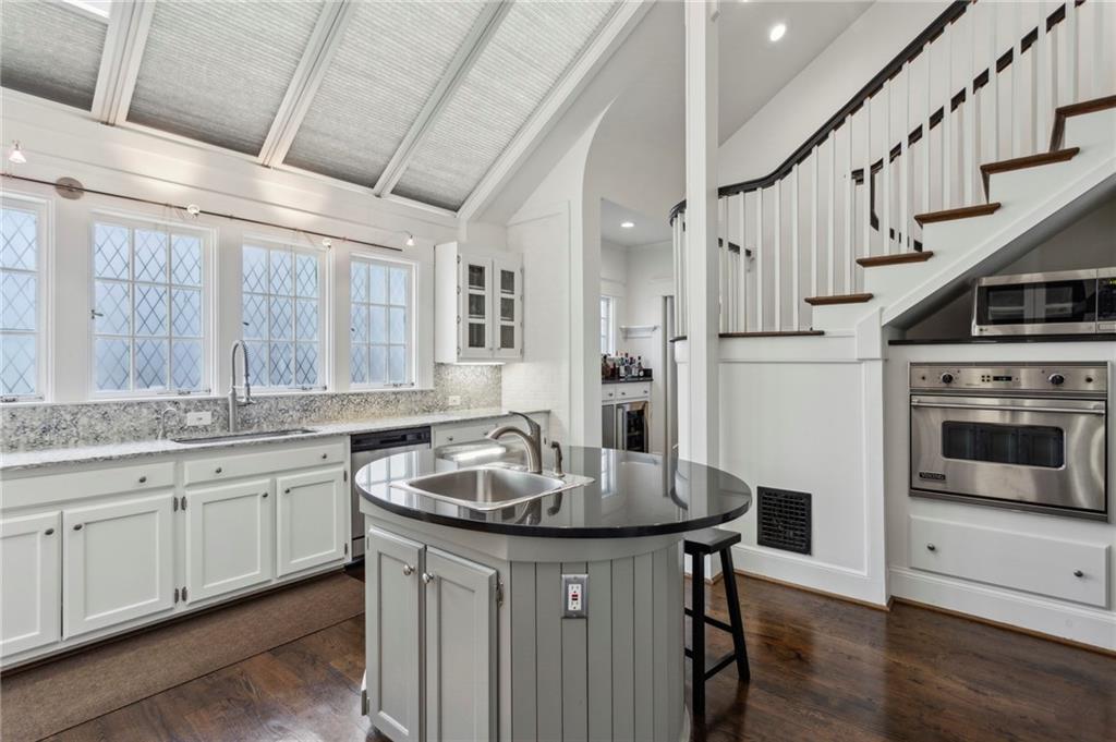 16 Walker Terrace NE