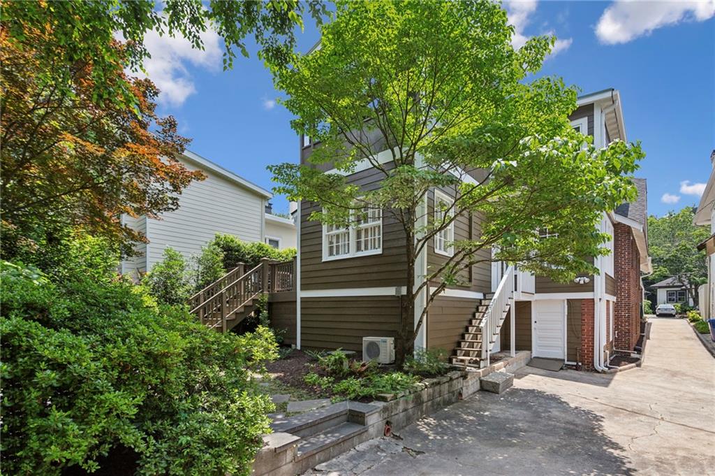 16 Walker Terrace NE