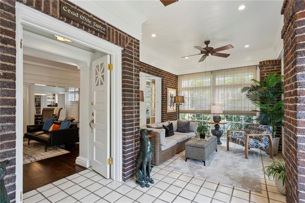 16 Walker Terrace NE