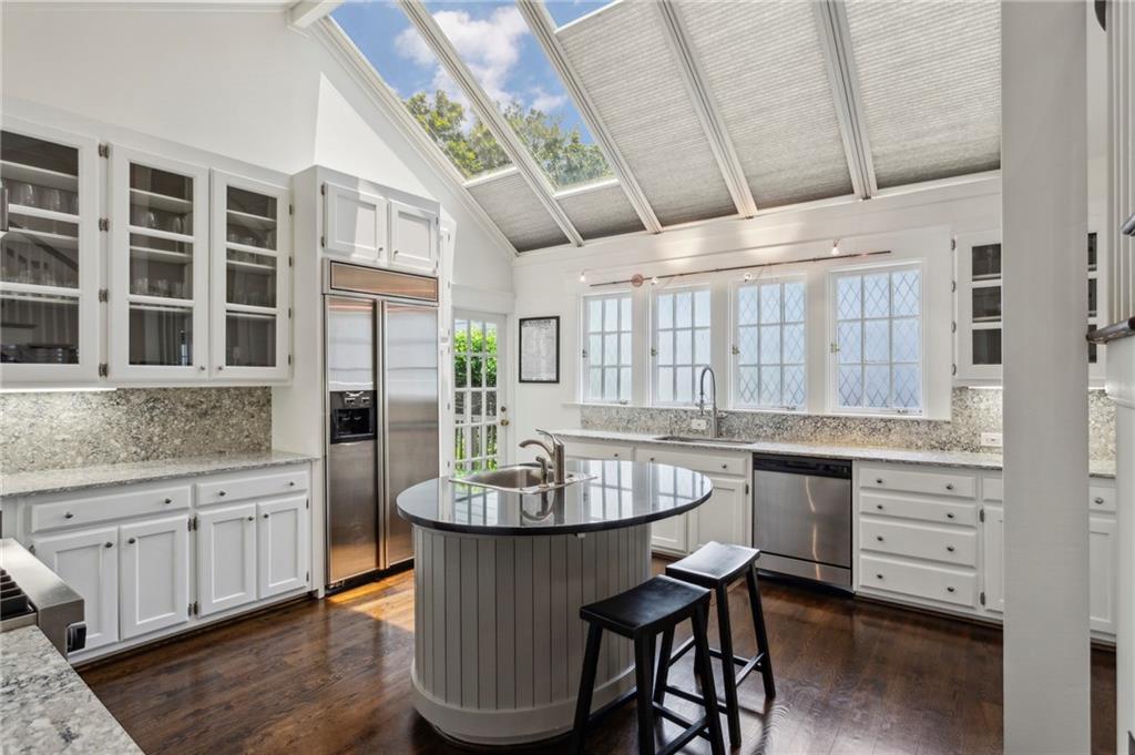 16 Walker Terrace NE