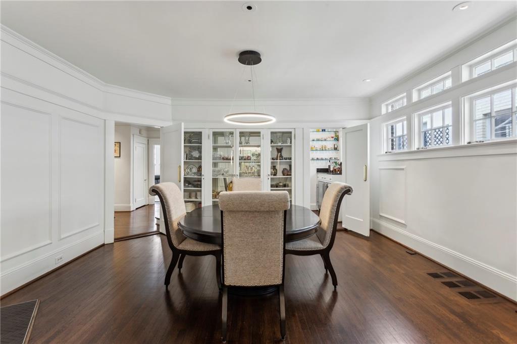 16 Walker Terrace NE