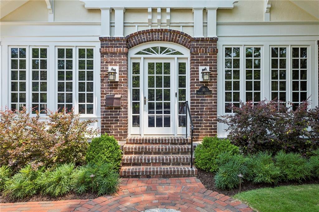 16 Walker Terrace NE