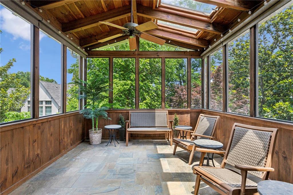 16 Walker Terrace NE