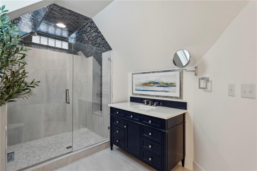 16 Walker Terrace NE