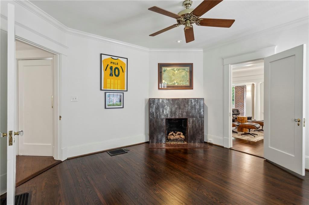 16 Walker Terrace NE