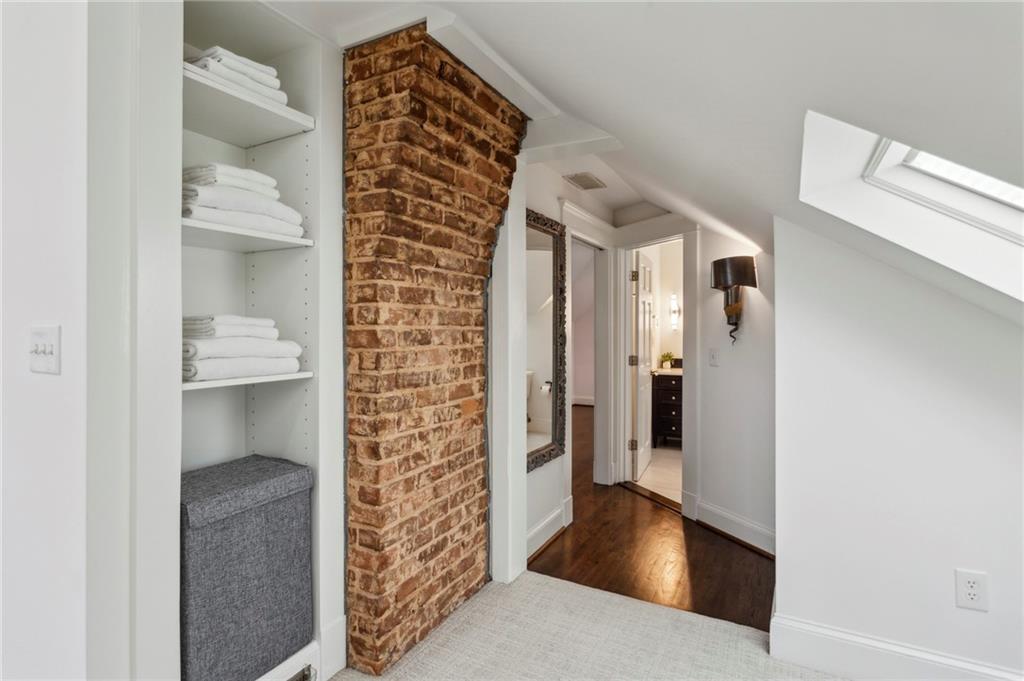 16 Walker Terrace NE